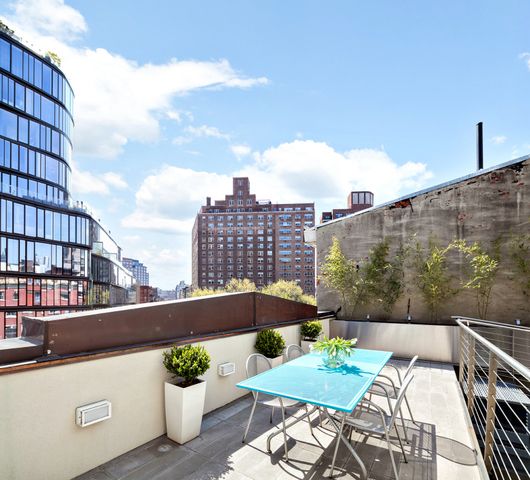 $2,100,000 | 300 West 14th Street, Unit 303 | Chelsea