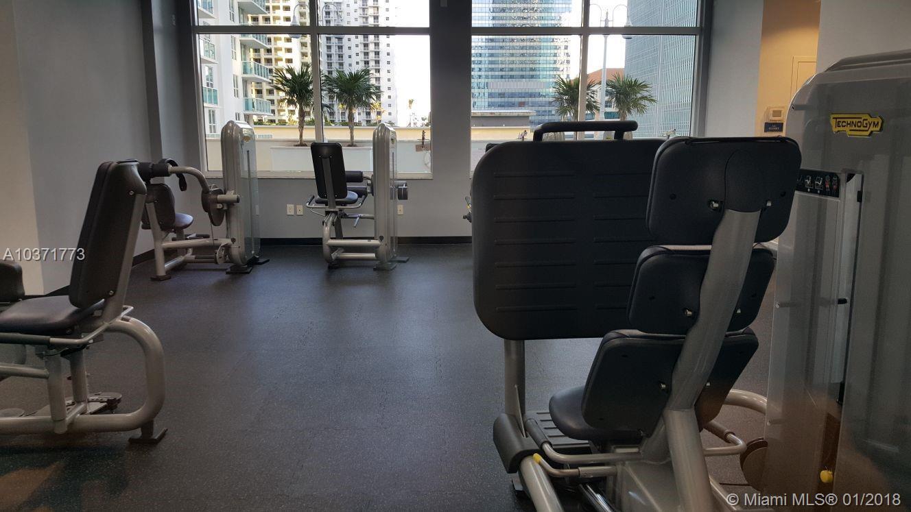 1200 Brickell Bay Drive, Unit 3915 Miami, FL 33131 - Photo 33 of 40