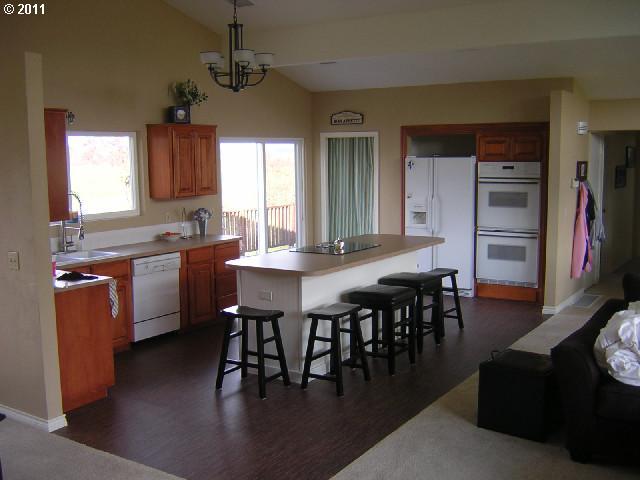 25565 Northwest Evergreen Road Hillsboro, OR 97124 - Photo 8 of 16 Gallery Image 8