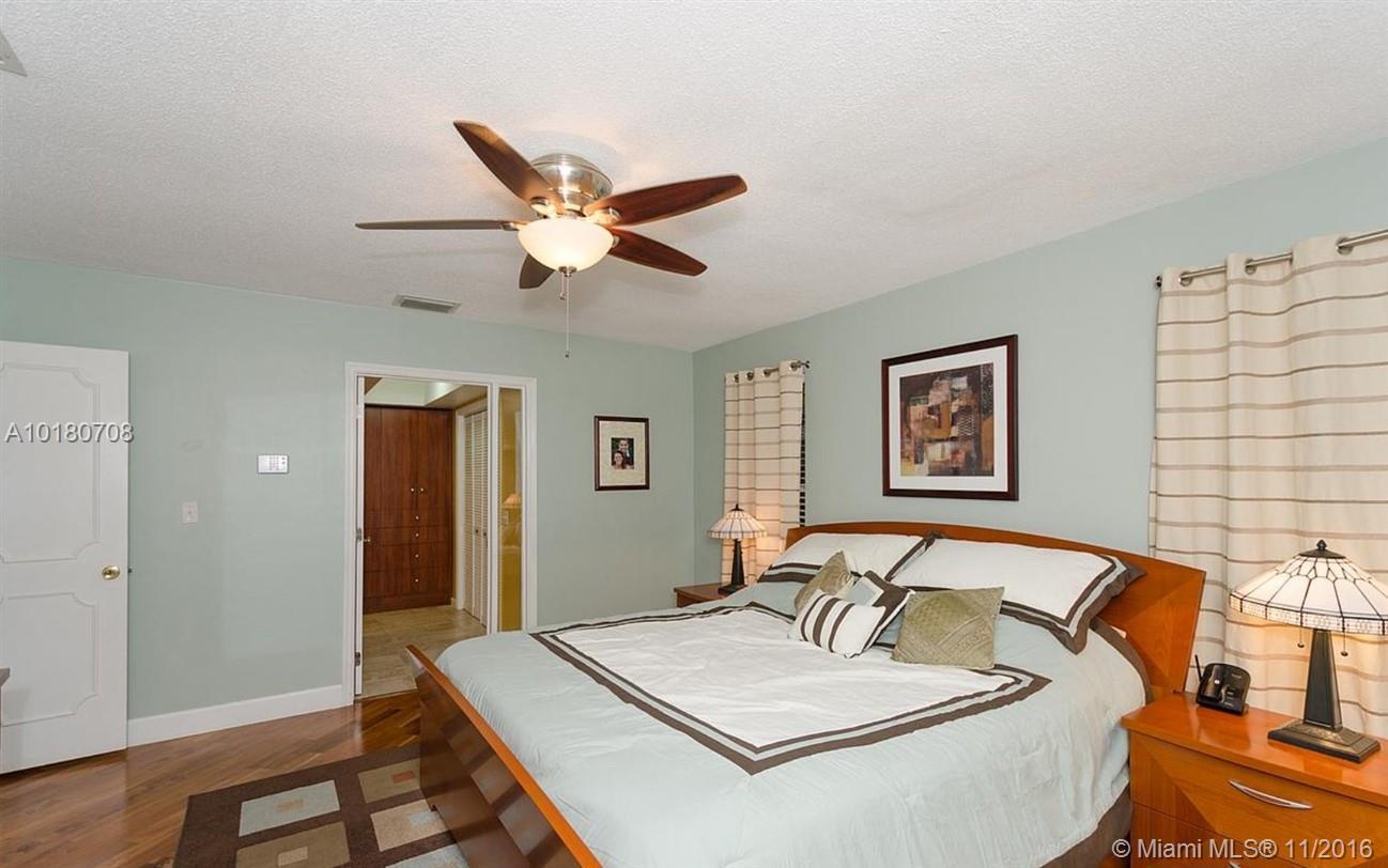940 Southwest 74th Terrace Plantation, FL 33317 - Photo 18 of 25