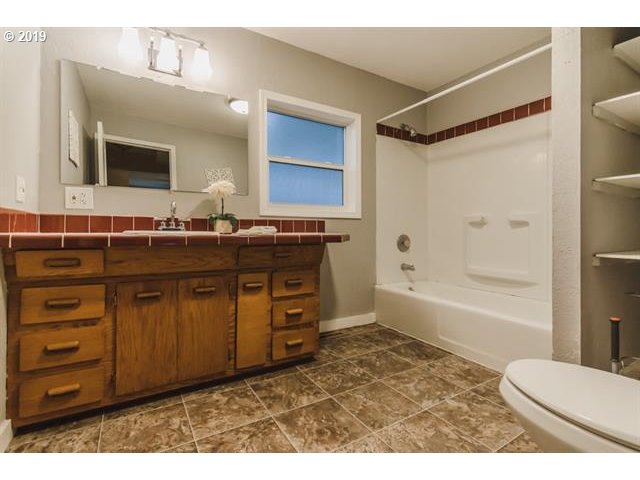 1045 Airport Road Lebanon, OR 97355 - Photo 16 of 31 Gallery Image 16