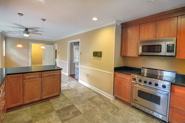 725 South Shady Grove Road Memphis, TN 38120 - Photo 11 of 25 Beautiful Appliances!