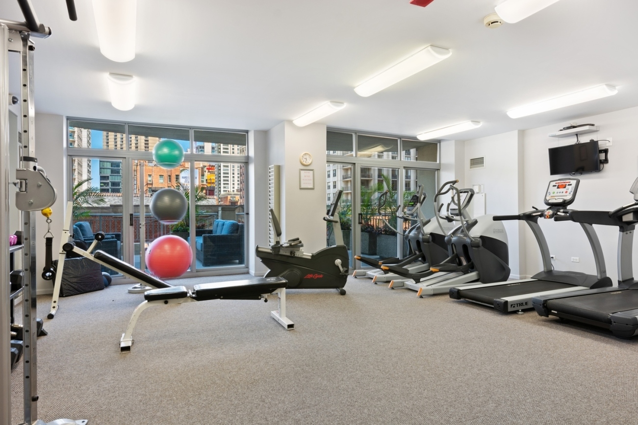 600 N Dearborn St, Chicago, IL 60654 - Photo 2 of 4