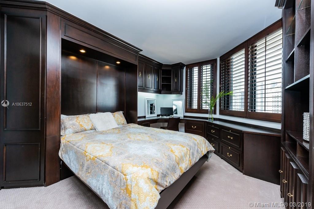 520 Brickell Key Drive, Unit APH00 Miami, FL 33131 - Photo 31 of 48