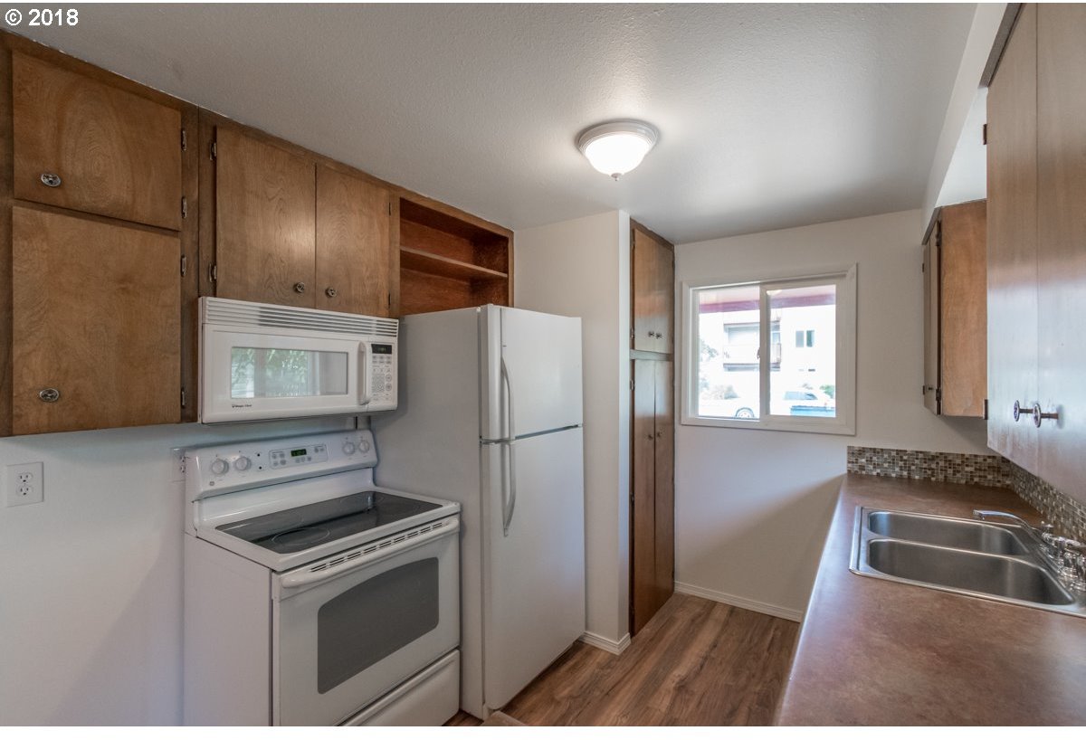 1275 Grove Street Lebanon, OR 97355 - Photo 10 of 32 Gallery Image 10
