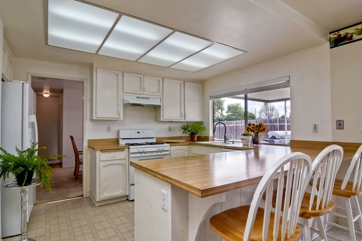 4041 Via Rio Avenue Oceanside, CA 92057 - Photo 8 of 17