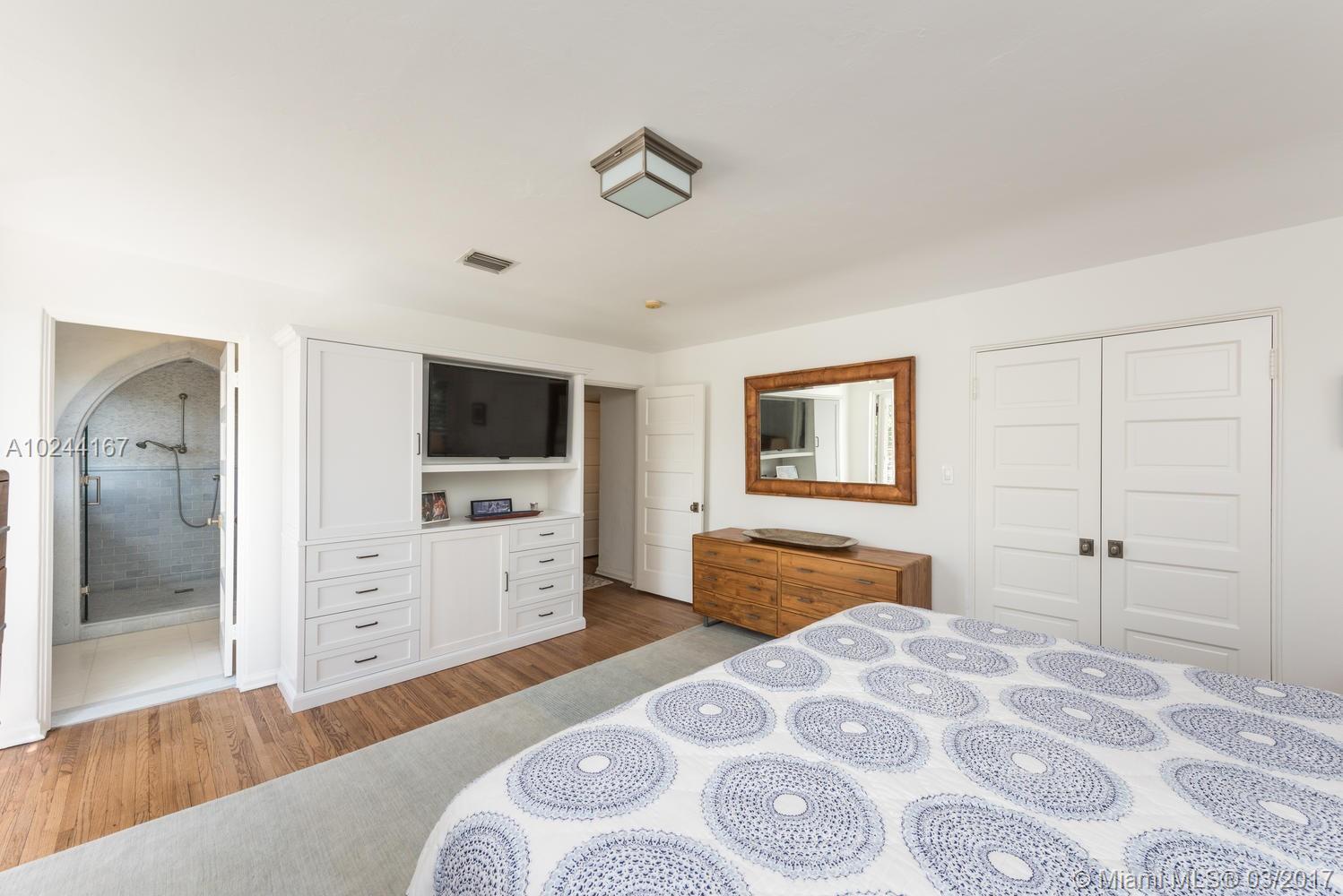 4591 North Bay Road Miami Beach, FL 33140 - Photo 28 of 33