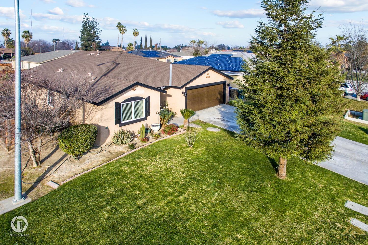 3812 Ridgemont Street Bakersfield, CA 93313 - Photo 5 of 32 Gallery Image 5