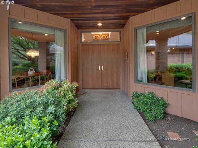15615 Southwest Roshak Road Portland, OR 97224 - Photo 2 of 16 Gallery Image 2