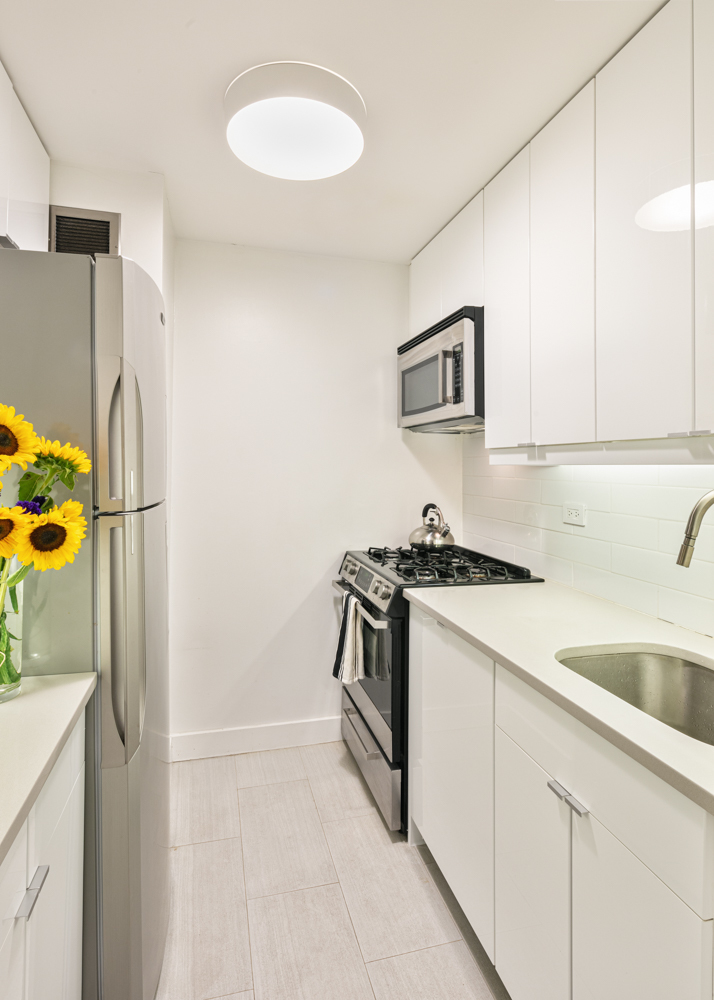 301 East 79th Street, Unit 22R Manhattan, NY 10075 - Photo 4 of 6