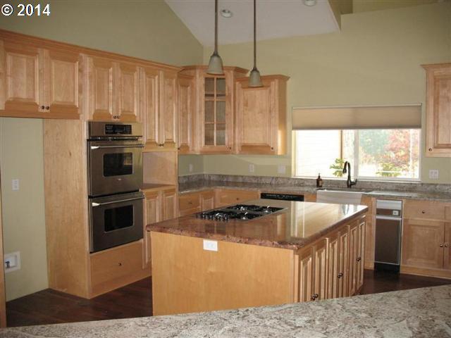 5448 Hugo Road Grants Pass, OR 97526 - Photo 4 of 10