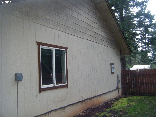 413 Addison Lane Cave Junction, OR 97523 - Photo 6 of 28 Gallery Image 6