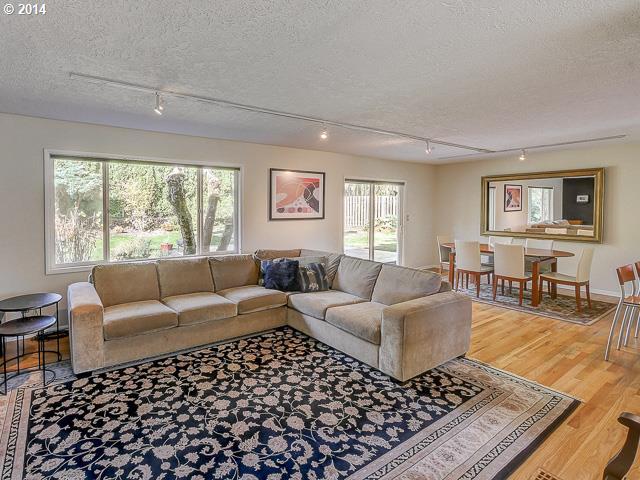 6329 Southwest Huber Street Portland, OR 97219 - Photo 3 of 16 Gallery Image 3
