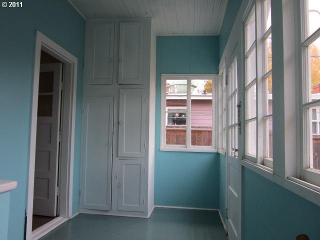 1709 Southwest Canby Street Portland, OR 97219 - Photo 12 of 16 Gallery Image 12