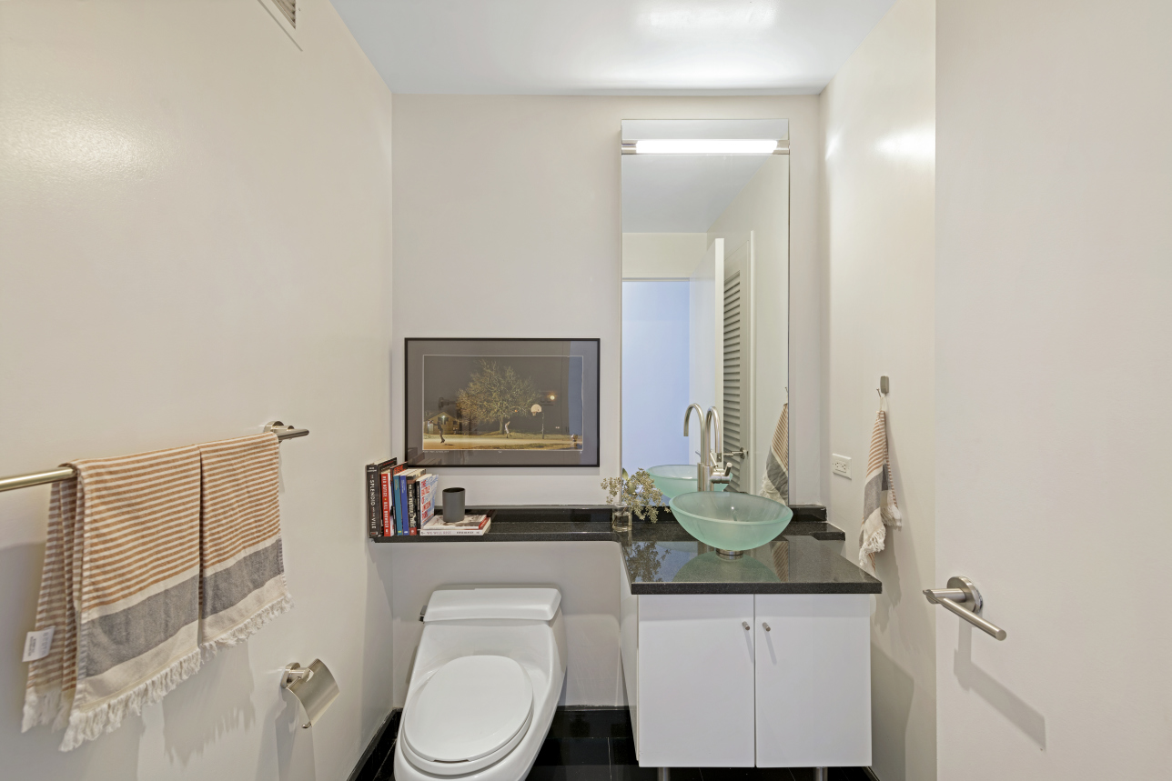 60 East 55th Street, Unit 33A Manhattan, NY 10022 - Photo 10 of 12