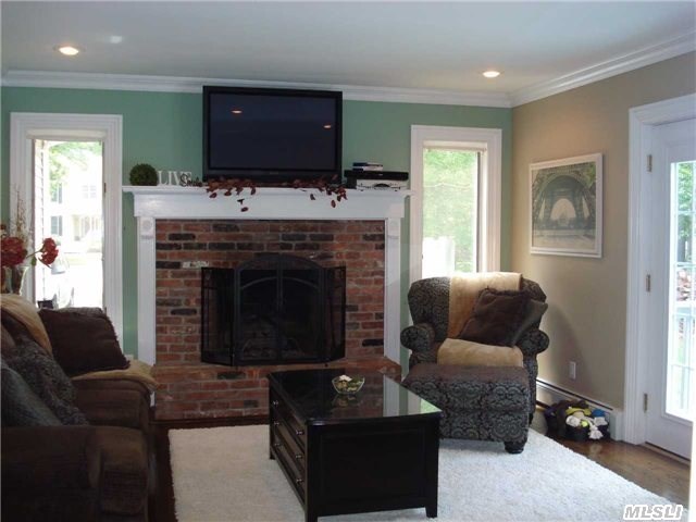 32 Jomar Road Shoreham, NY 11786 - Photo 7 of 20 Gallery Image 7