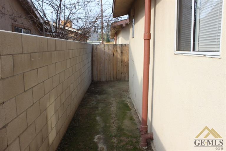 517 Holtby Road Bakersfield, CA 93304 - Photo 8 of 16 Gallery Image 8