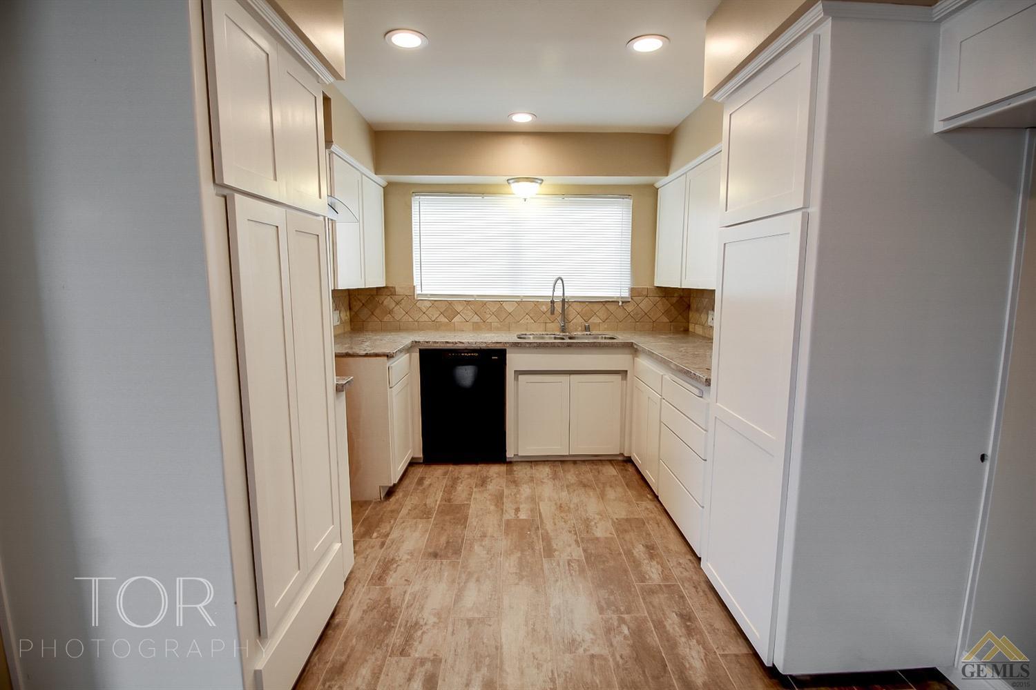 3916 Harris Road Bakersfield, CA 93313 - Photo 8 of 19 Gallery Image 8