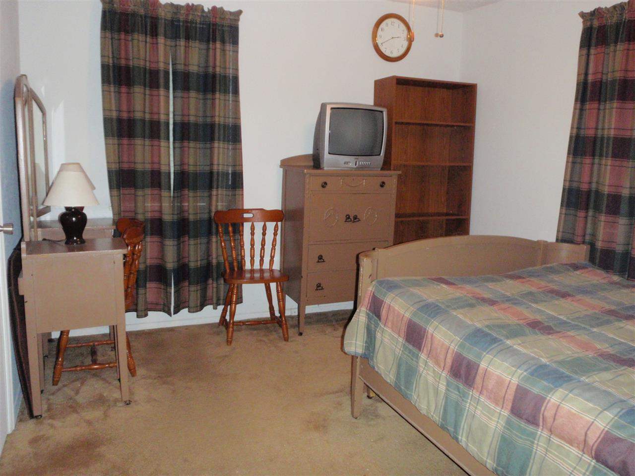 961 North Perkins Road Memphis, TN 38122 - Photo 15 of 19 11x11 bedroom has carpet