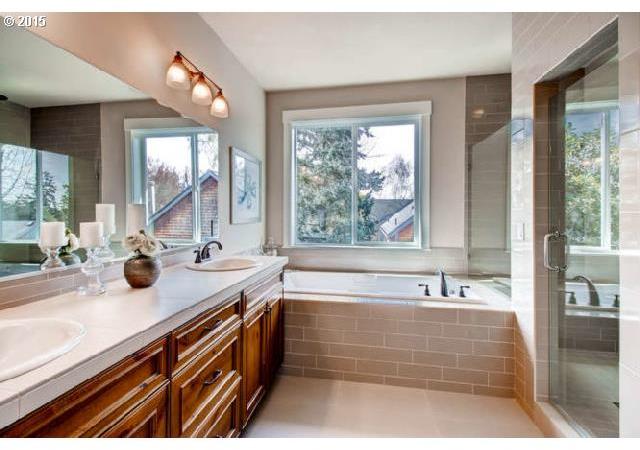3806 Southeast Rural Street Portland, OR 97202 - Photo 8 of 11 Gallery Image 8