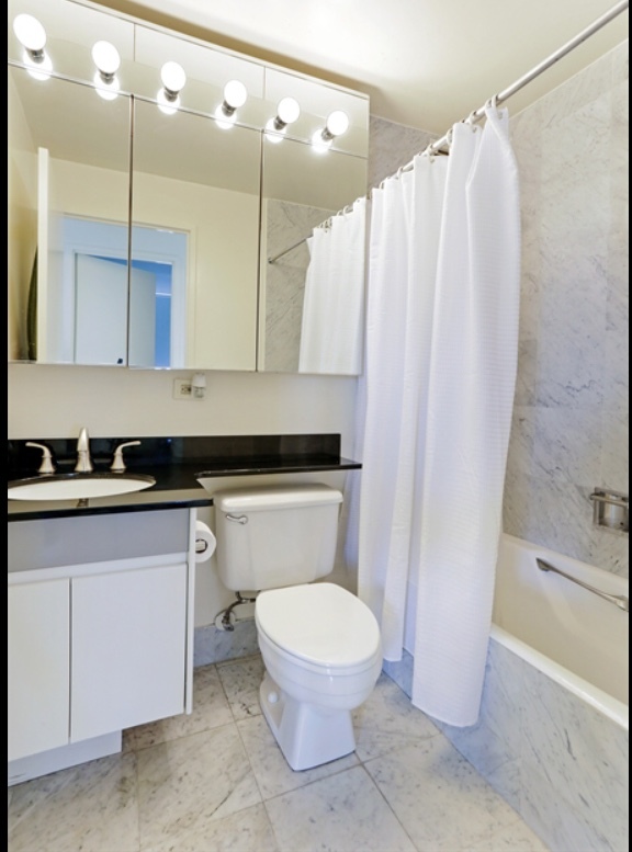 200 Rector Place, Unit 27B Manhattan, NY 10280 - Photo 7 of 10