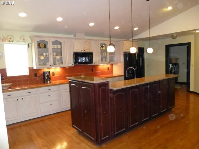 570 Main Street Riddle, OR 97469 - Photo 7 of 16