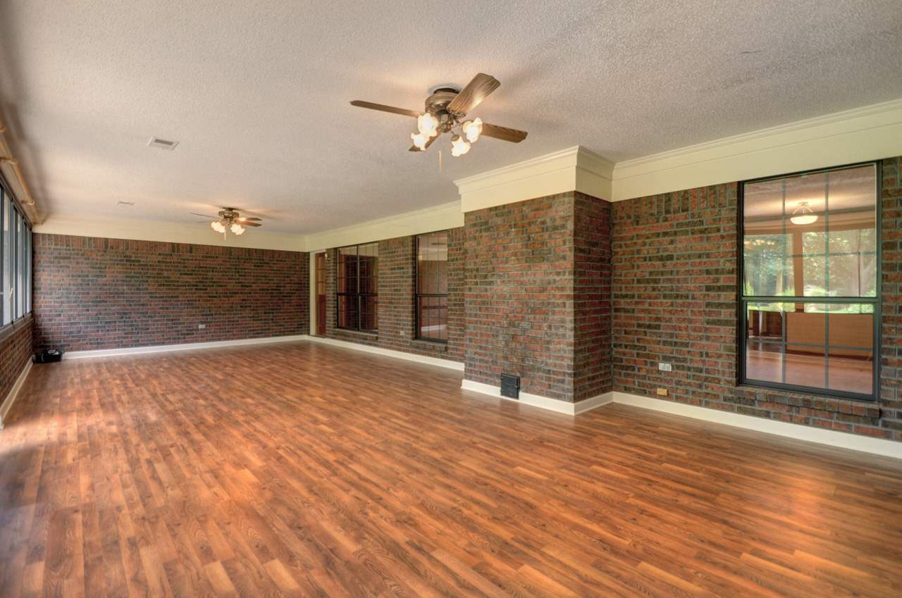 580 Poplar Acres Road Piperton, TN 38017 - Photo 10 of 25 NEW FLOORING IN SUN ROOM!