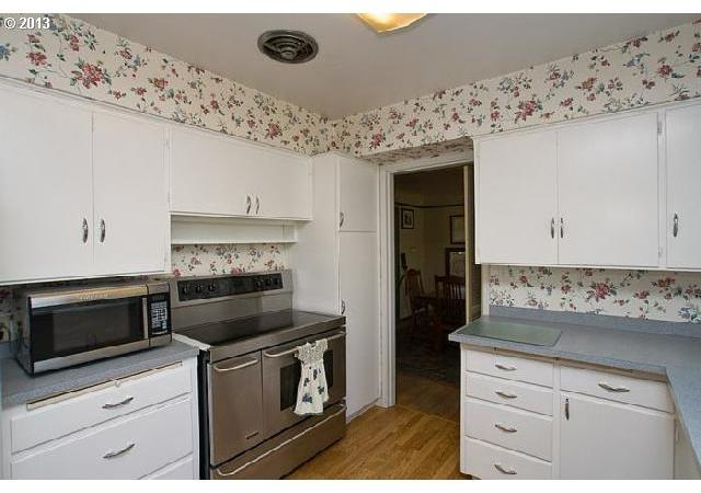 345 Southwest Troy Street Portland, OR 97219 - Photo 6 of 15 Gallery Image 6