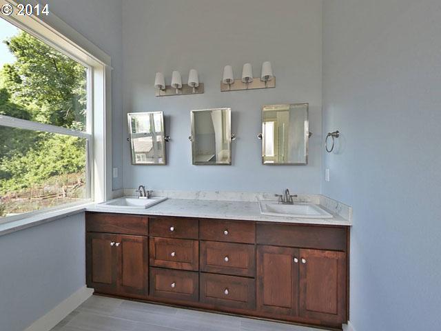 426 Southwest Nevada Street Portland, OR 97219 - Photo 14 of 16 Gallery Image 14