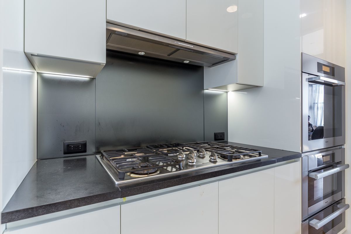 50 United Nations Plaza, Unit 24A Manhattan, NY 10017 - Photo 5 of 16