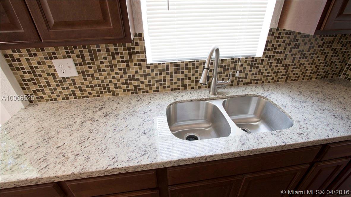 910 Northwest 89th Street Miami, FL 33150 - Photo 11 of 35