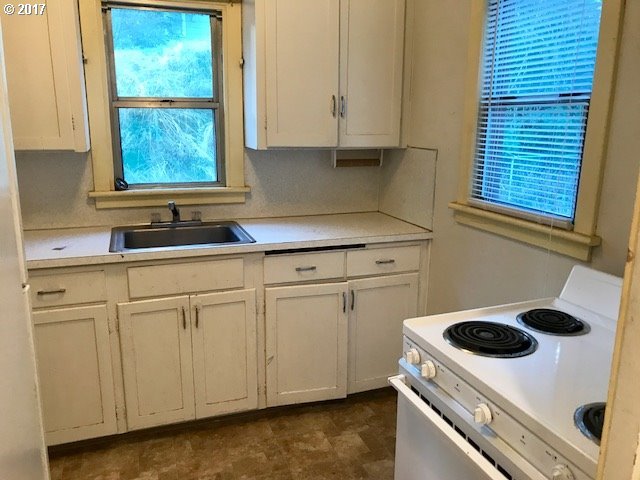 727 Southwest 8th Street Pendleton, OR 97801 - Photo 14 of 15