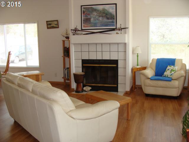 1045 Lower Crest Road Oakland, OR 97462 - Photo 1 of 16 Gallery Image 1