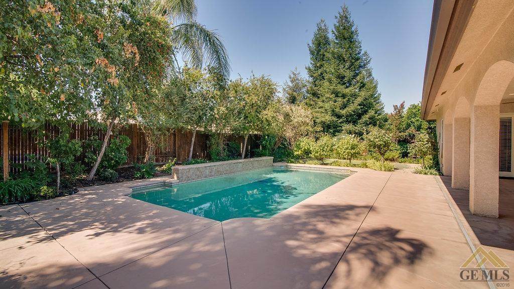 10207 Skiles Drive Bakersfield, CA 93311 - Photo 5 of 34