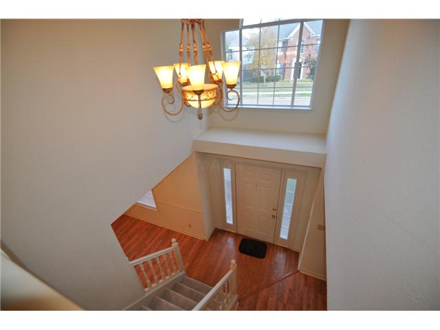 1333 River Ridge Drive Collierville, TN 38017 - Photo 9 of 25 A dramatic, well-lit two-story entry greets you in this delightful Collierville home. Brand new entry light, too!