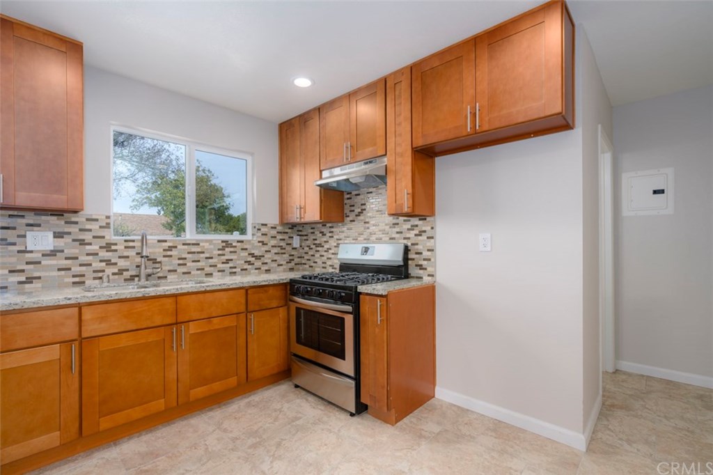 2412 Strong Avenue Commerce, CA 90040 - Photo 9 of 32