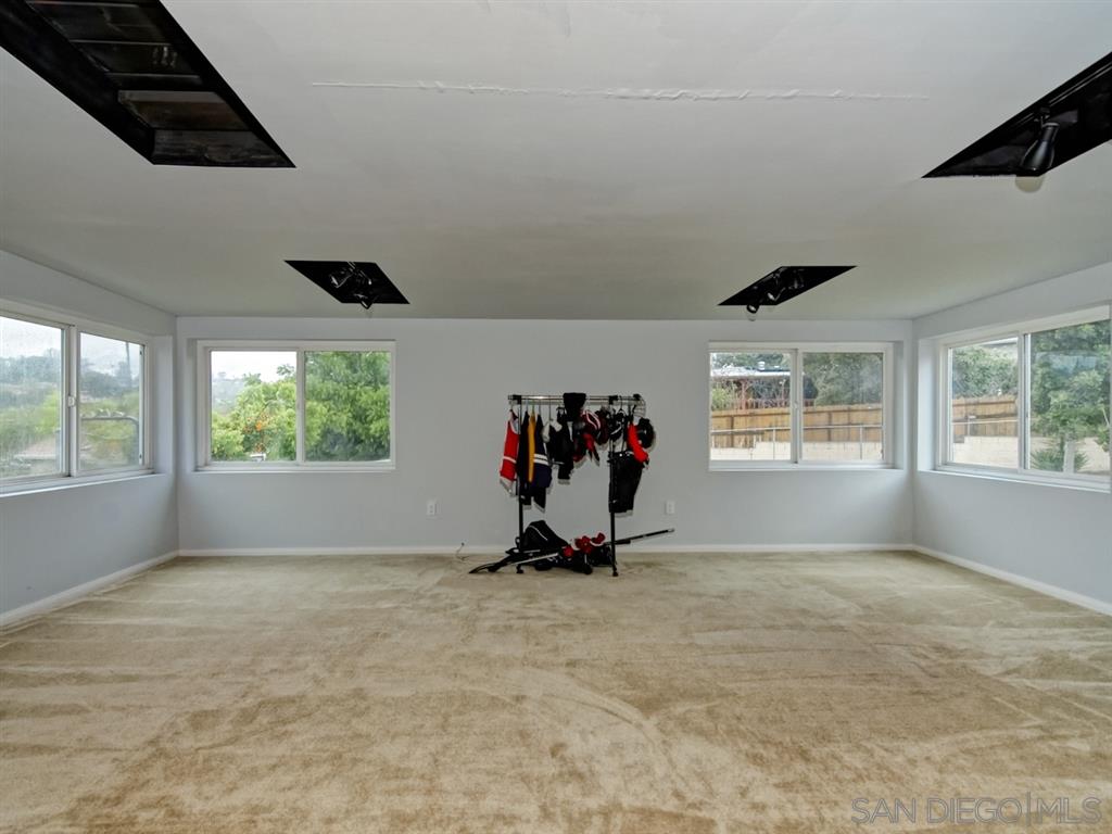 9261 Carthay Circle Spring Valley, CA 91977 - Photo 8 of 25 Gallery Image 8