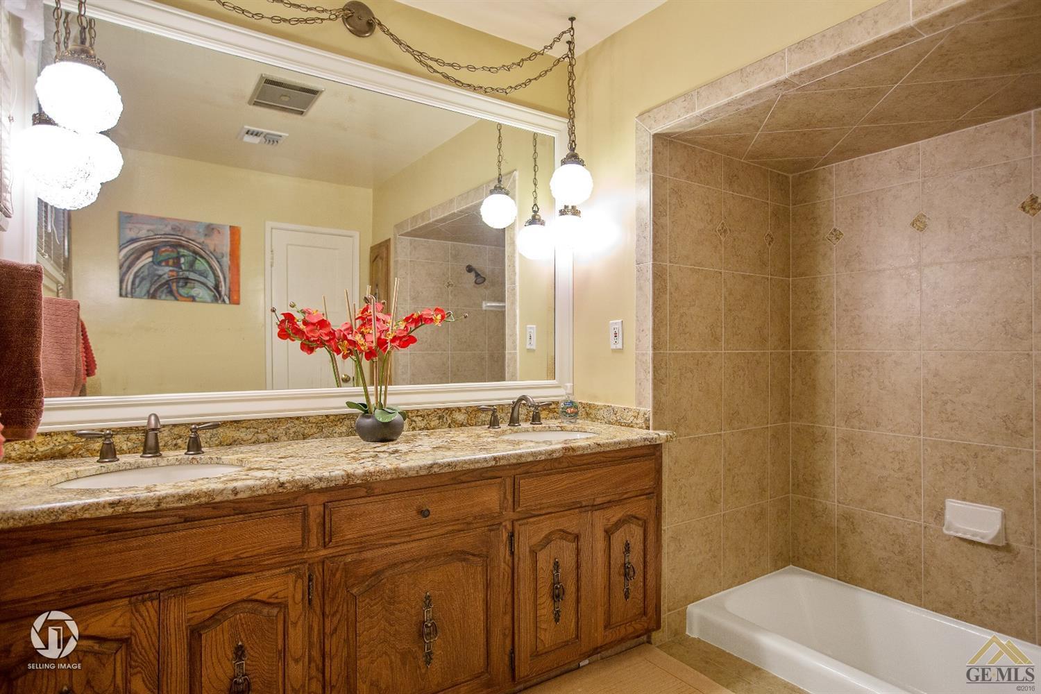 1772 Locust Ravine Bakersfield, CA 93306 - Photo 31 of 39 Gallery Image 31