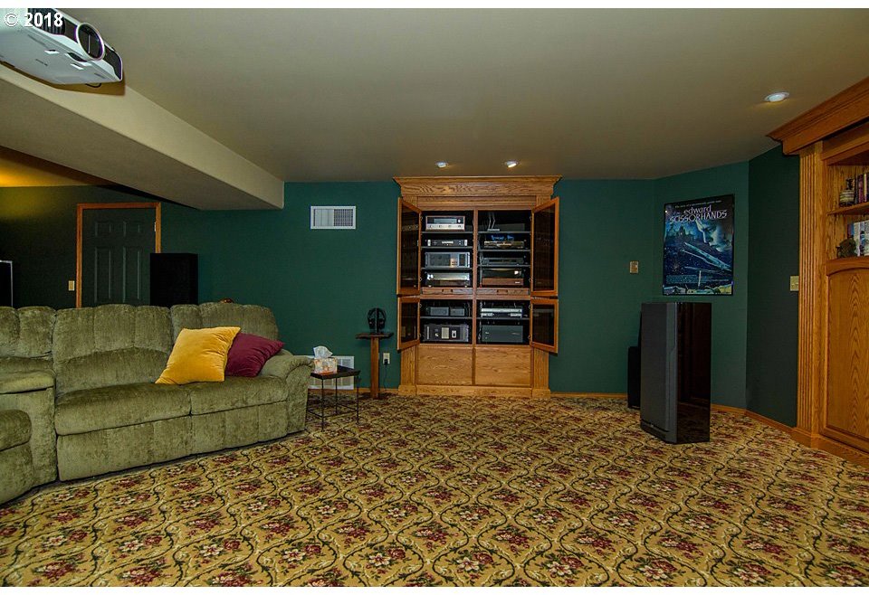 1259 Yokum Road Riddle, OR 97469 - Photo 4 of 32