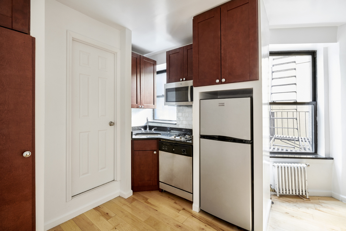 262 East 2nd Street, Unit 2E Manhattan, NY 10009 - Photo 2 of 4