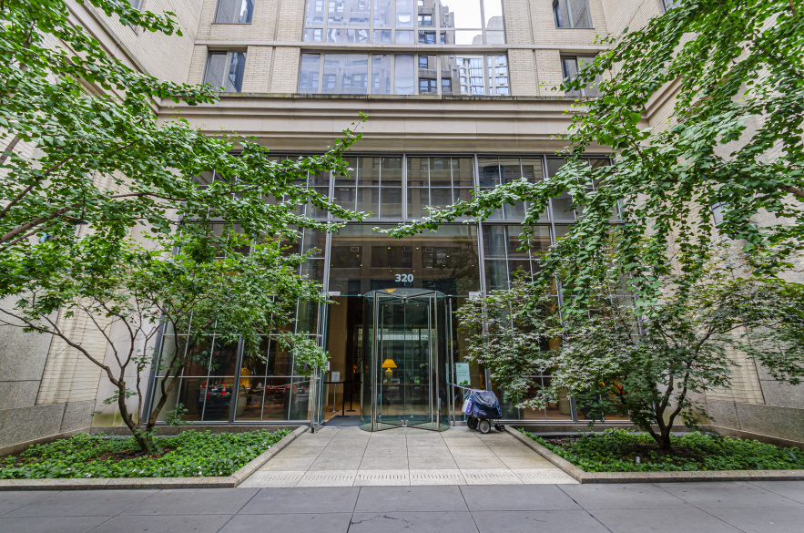 Emerald Green 310 W 38th St, Manhattan, NY 10018 - Photo 2 of 2