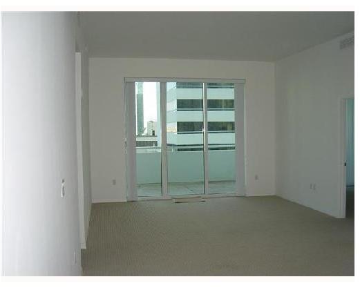 951 Brickell Avenue, Unit 1007 Miami, FL 33131 - Photo 6 of 10