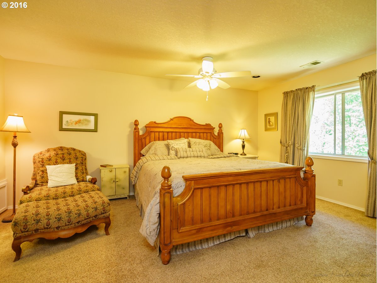 9830 Southwest Dapplegrey Loop Beaverton, OR 97008 - Photo 16 of 25 Gallery Image 16