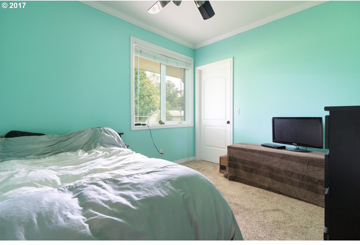 3465 Del Rio Road Roseburg, OR 97471 - Photo 17 of 30 Gallery Image 17