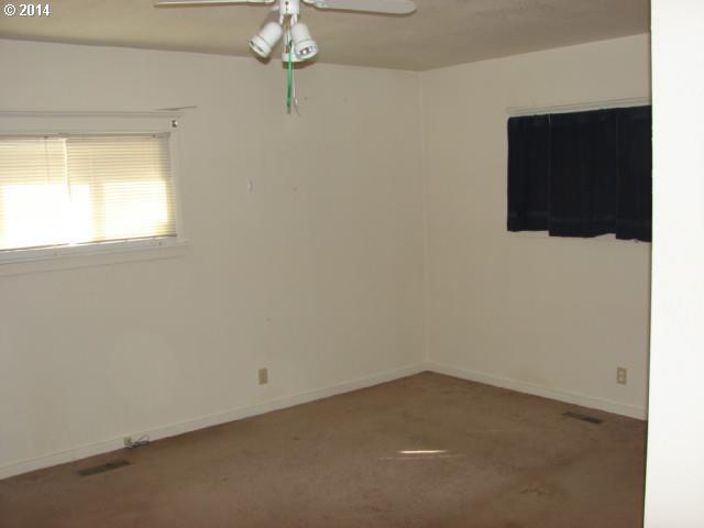 320 Northwest 9th Street Pendleton, OR 97801 - Photo 7 of 9