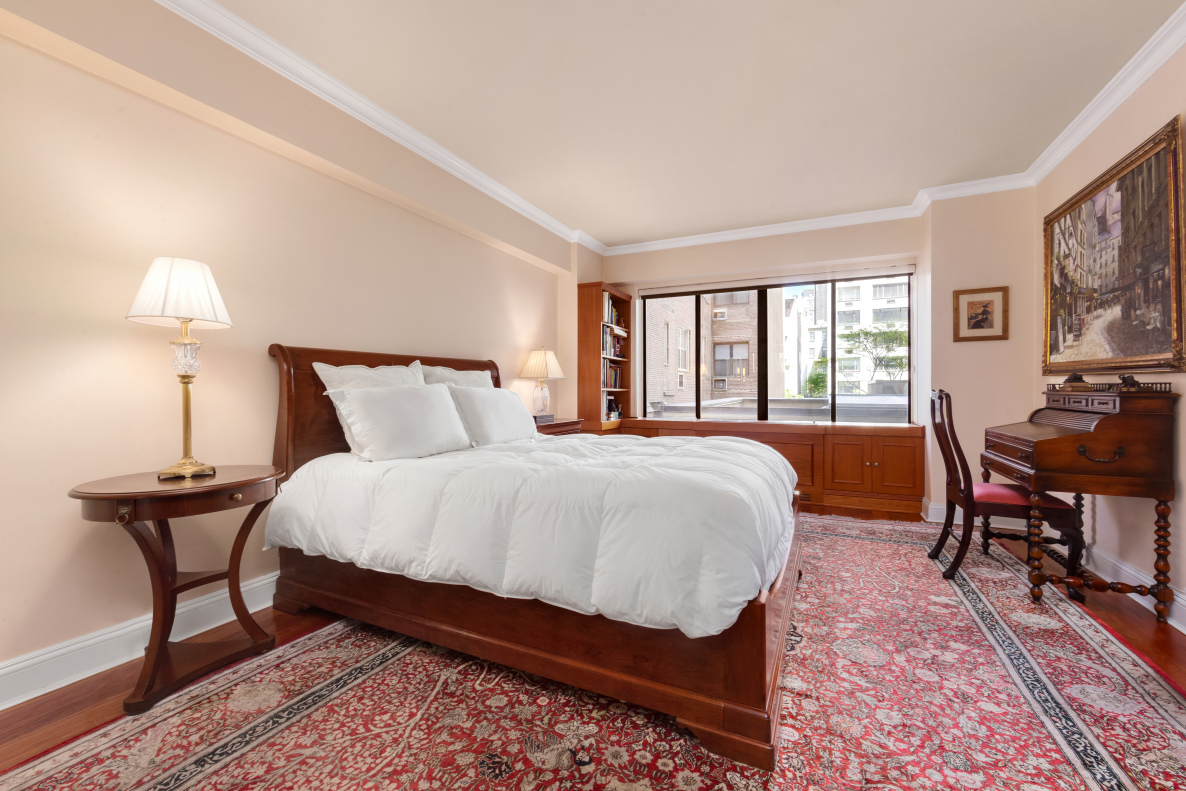 900 Park Avenue, Unit 3E New York, NY 10075 - Photo 4 of 6