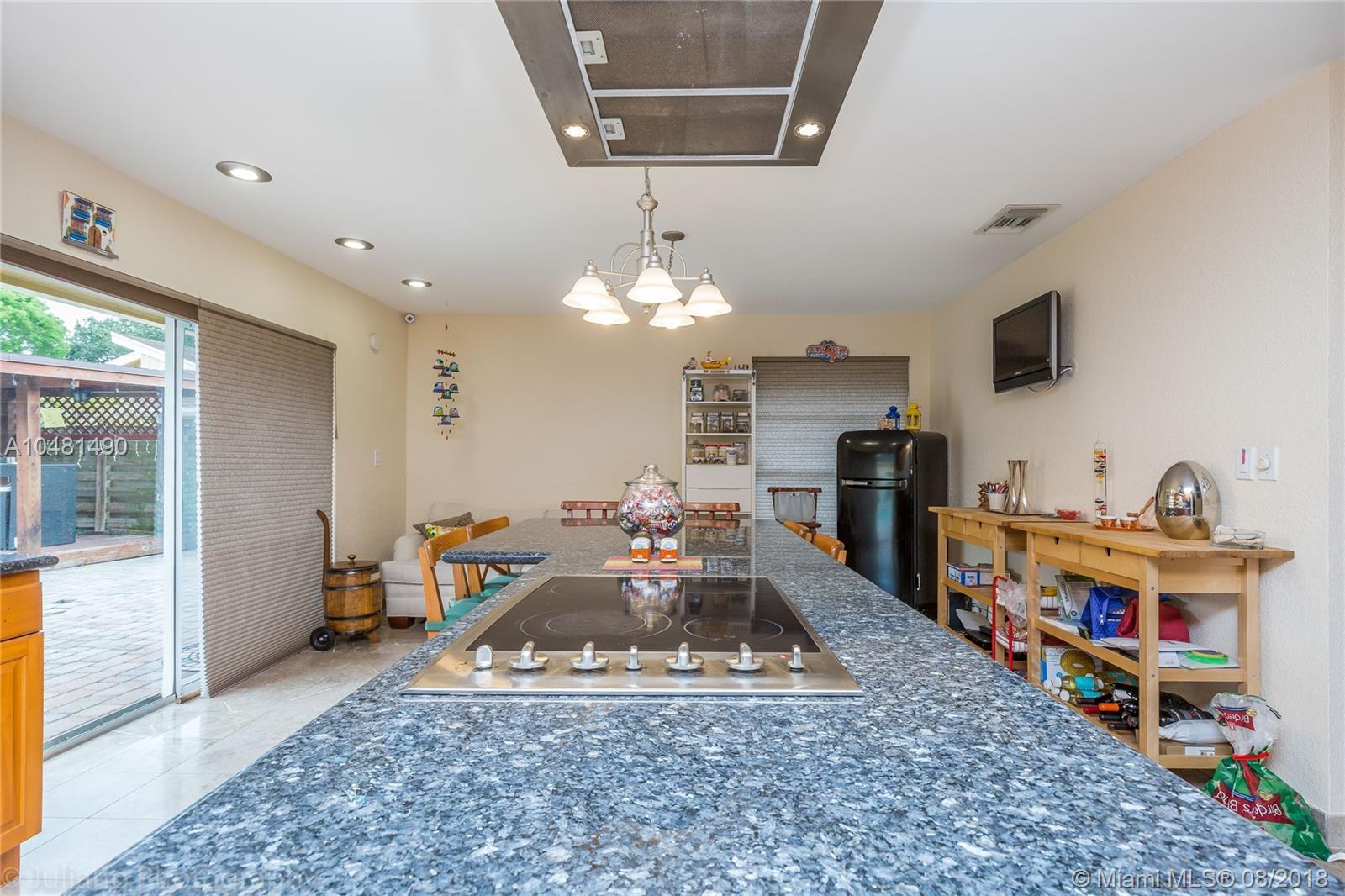 112 Kensington Road Hollywood, FL 33021 - Photo 17 of 47 Gallery Image 17