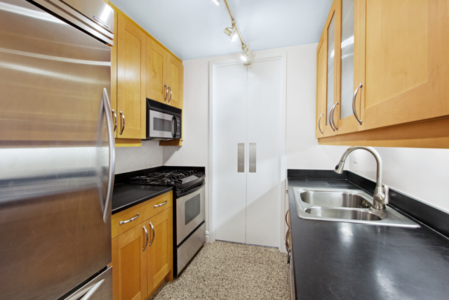 401 East 60th Street, Unit 21C Manhattan, NY 10022 - Photo 5 of 7