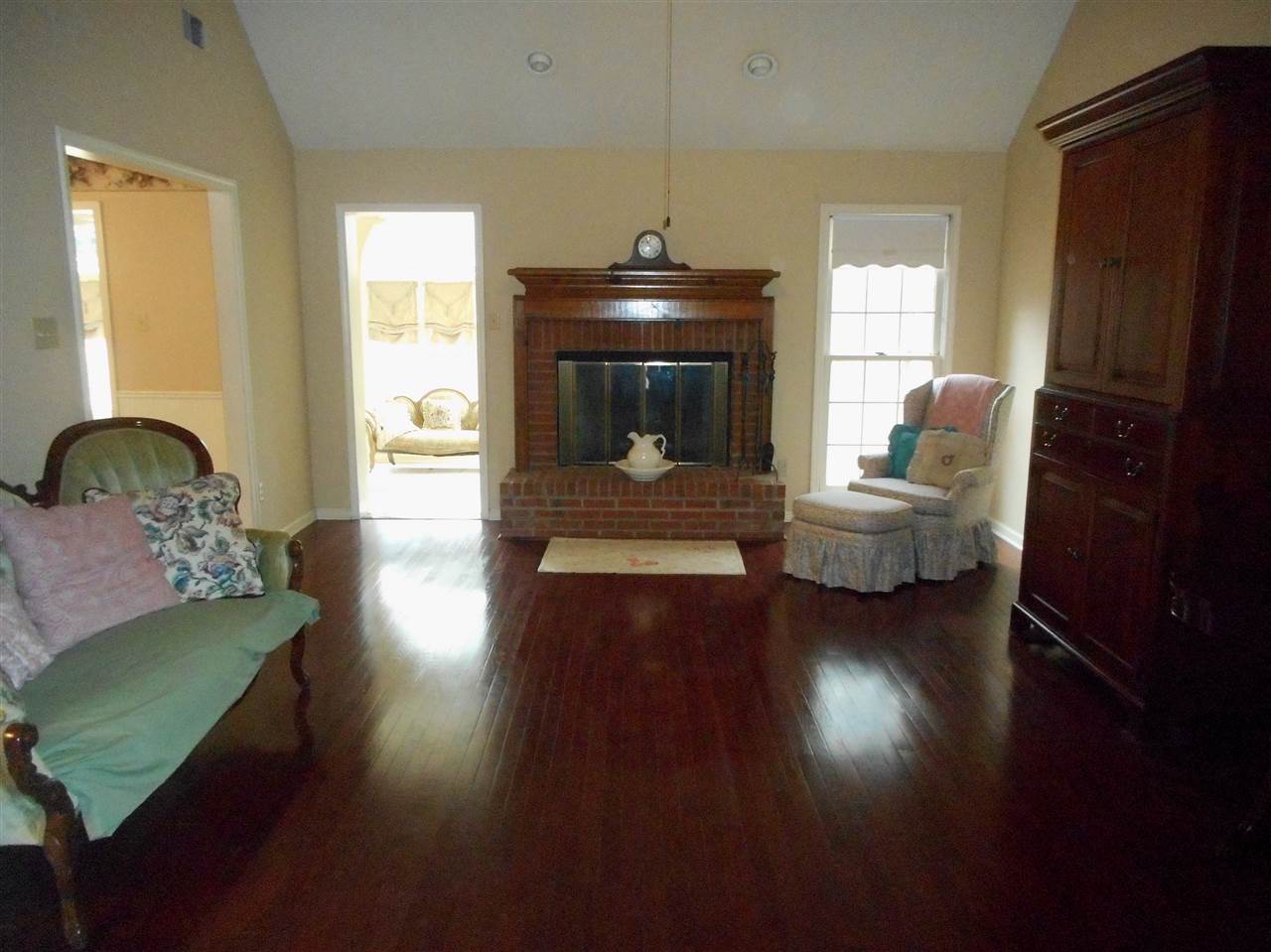 8521 Buckhurst Road Memphis, TN 38016 - Photo 4 of 19 Gallery Image 4