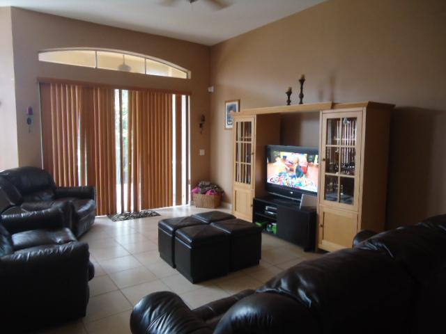 Encantada Pembroke Pines, FL 33029 - Photo 8 of 17